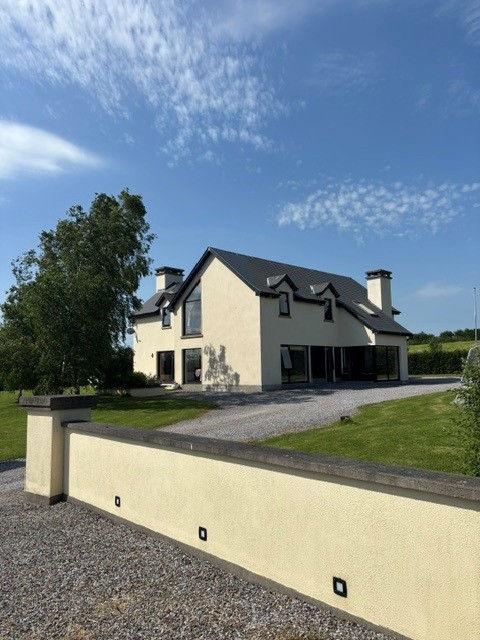 Luxury 4 Bed house on half acre site